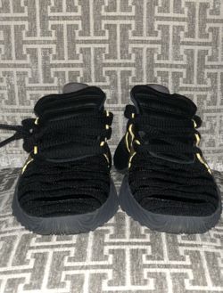 ADIDAS SOBAKOV NEW BLACK/GOLD SIZE 4