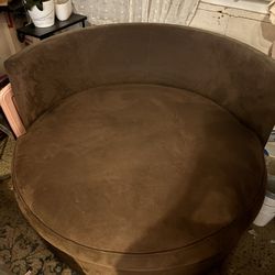 Round  Swivel Couch 