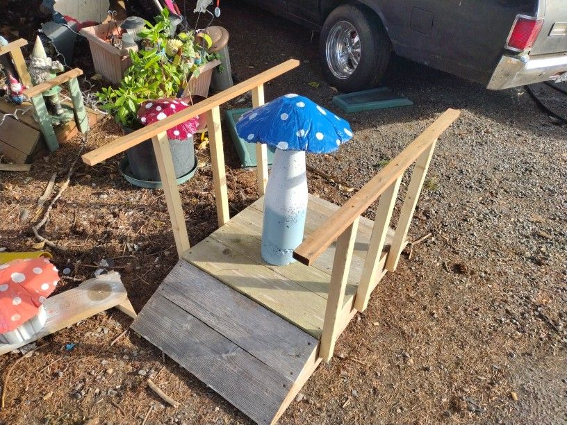 Bird Bath Concrete 3.5 Bridge 6 Concrete Mushrooms 