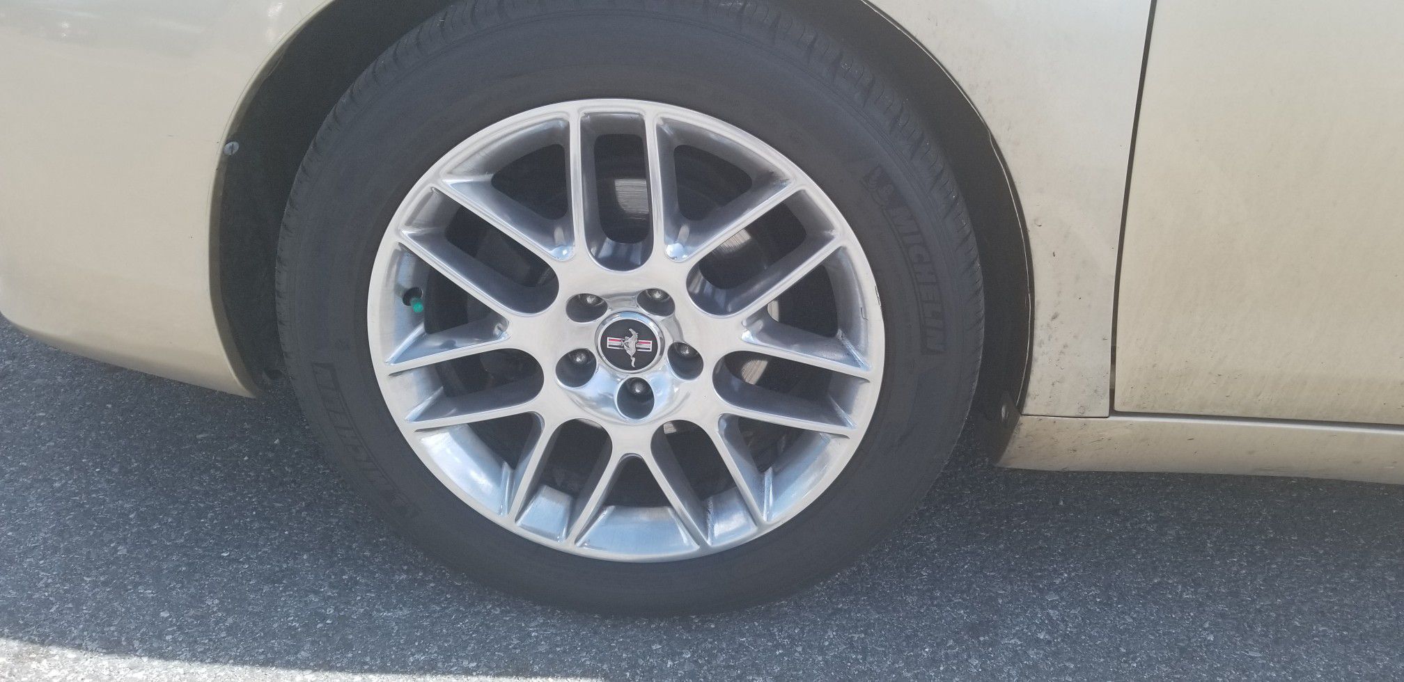 Nice and clean like brand new 4 set of 18" alloy rims with 100% 4 brand new tires