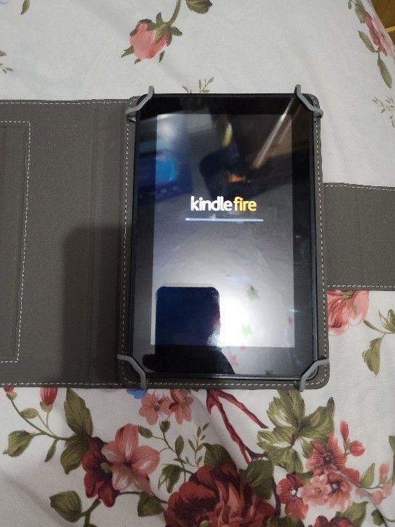 USED AMAZON KINDLE FIRE WITH CASE