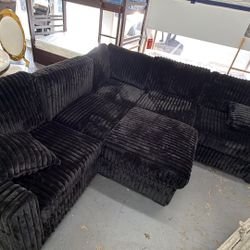 4-Piece Sectional Sofa + FREE Ottoman