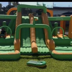 Inflatable water slide bounce house