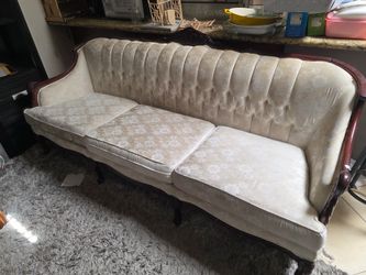 Couch oriental need gone asap