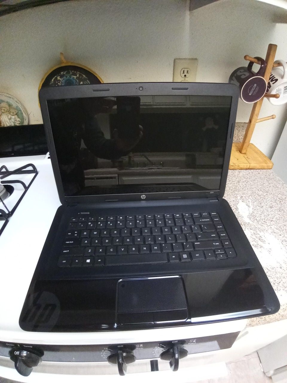 Hp . 2000 . needs charger