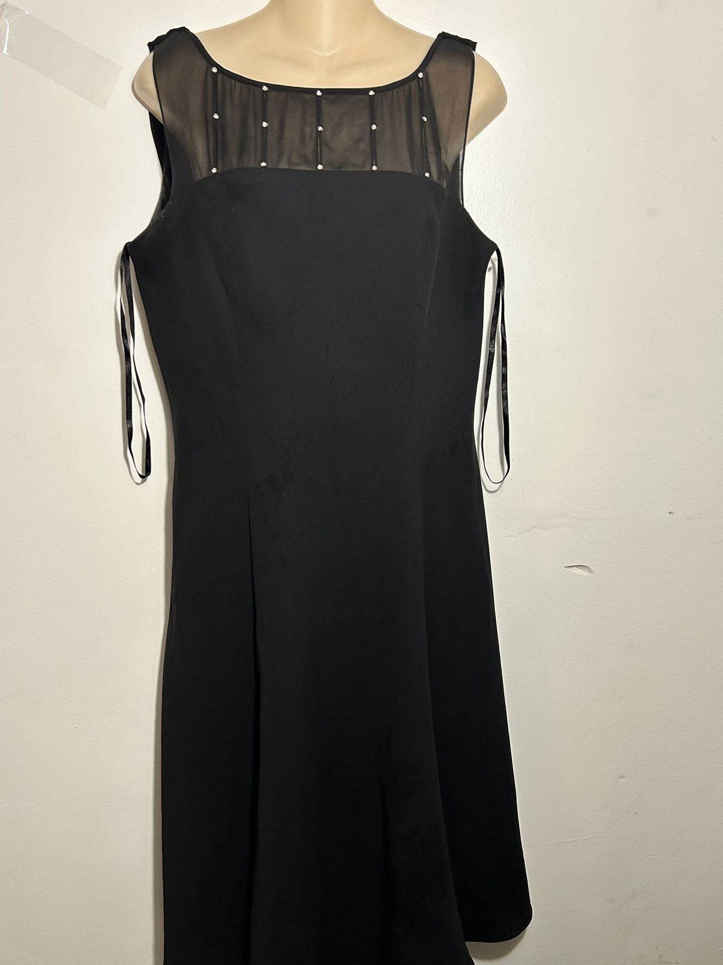 Stylish elegant dress. Size L.$45.