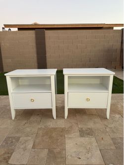 (2) nightstands
