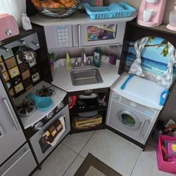 Total Almost New  Kitchen Set With Food/ Dishes/pots/ Read Listing