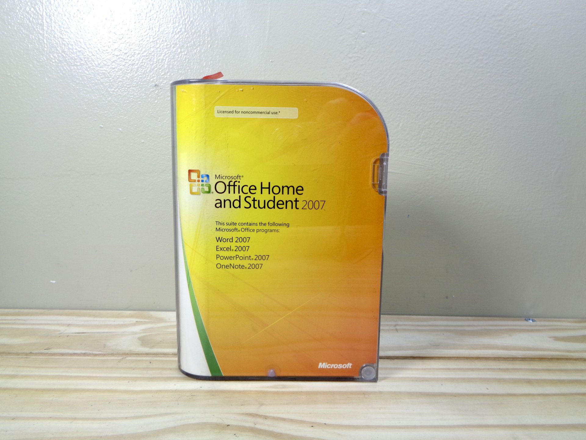 Microsoft Office 2007 Home and Student w/ Product Key - Excel, Word, PowerPoint Product key sticker in back.  CD looks brand new.  SHIPS FAST!! Check 