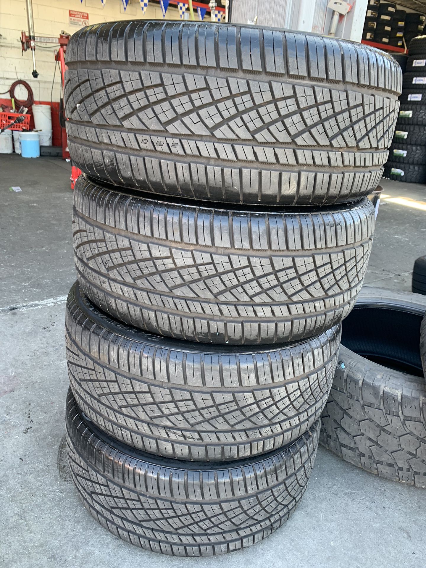 4-Used tires 255/40R19 Continental with 80% thread life available in stock