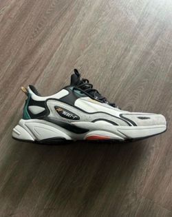 Men shoes size 11