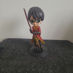Harry Potter Figurine With Quidditch Robes And Brooms 
