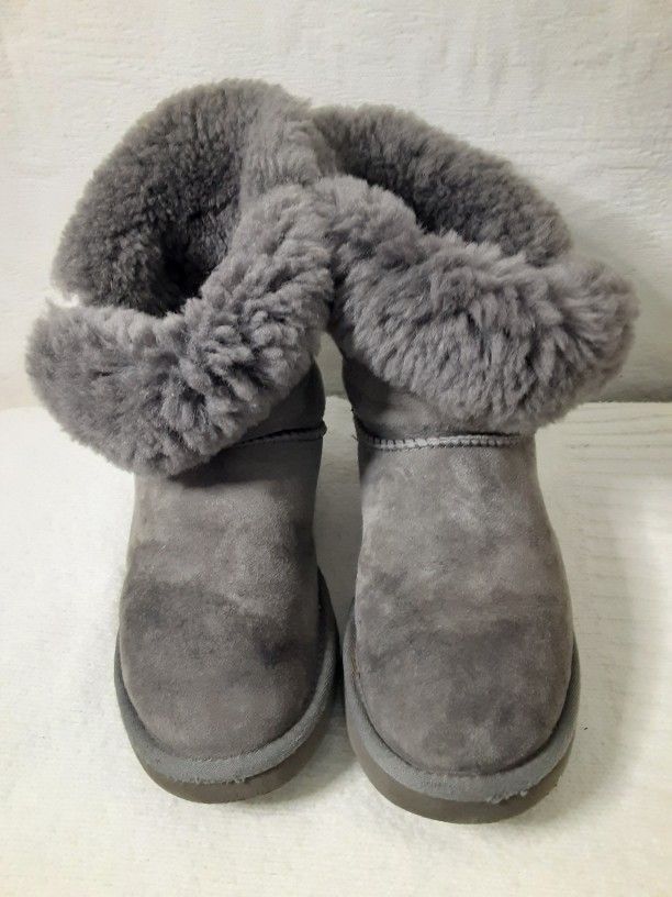 Ugg mid-height boots with buttons Size 7