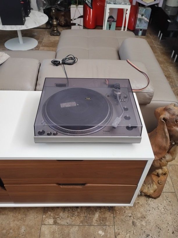 Technics Sl-1300 Turntable 
