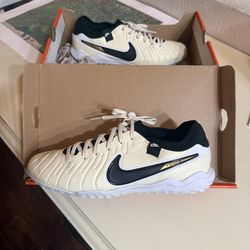 Women’ Nike Turf Soccer Cleats - Size 9