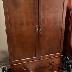 Beautiful Queen Sleigh Bed Set  Like New