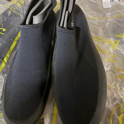 Special offer, 3 mm diving, wading shoes, can be used for diving, surfing, beach, fishing wading. Jet ski riding. Size 14.