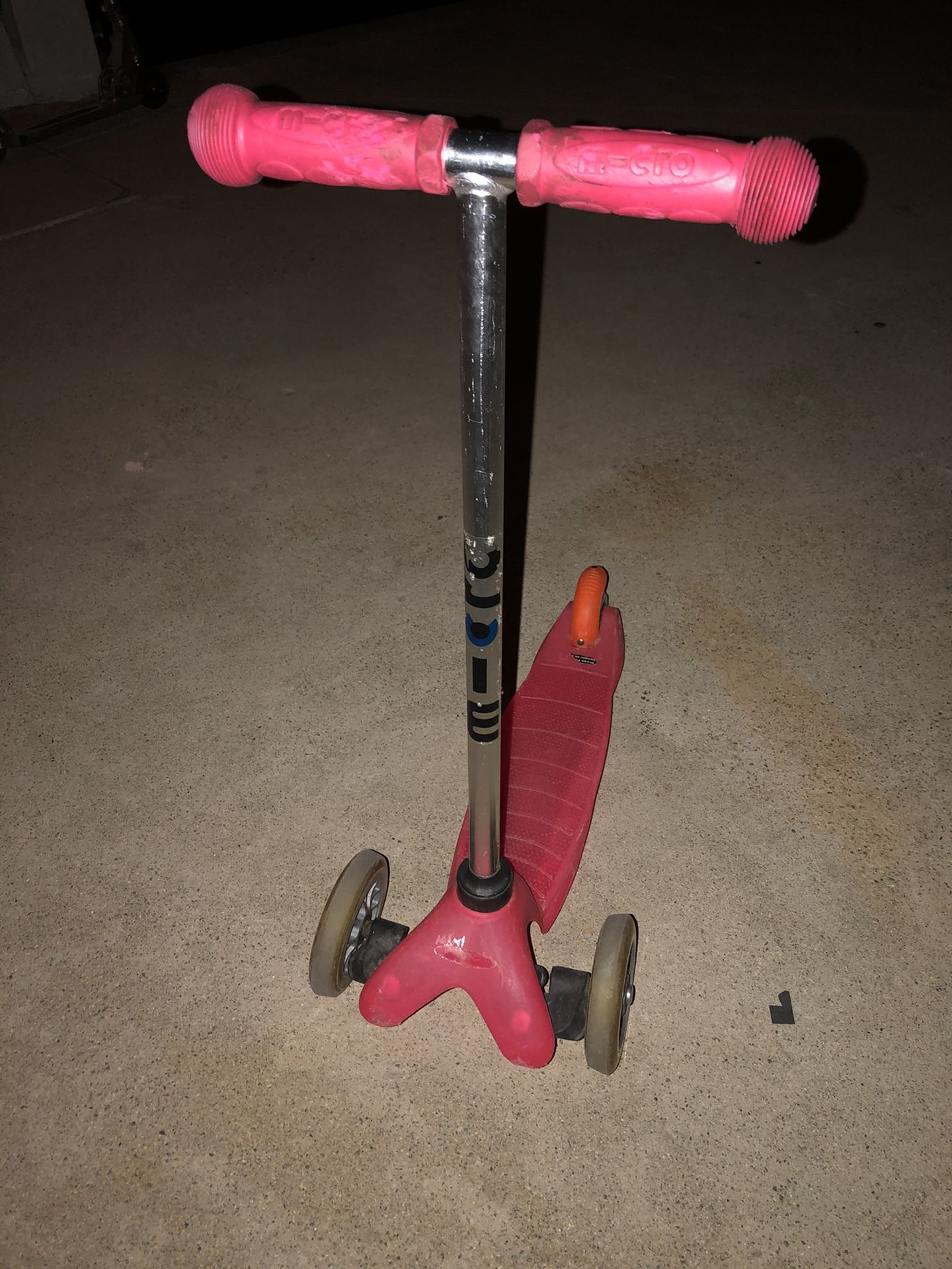 Small pink micro kick board scooter for kids