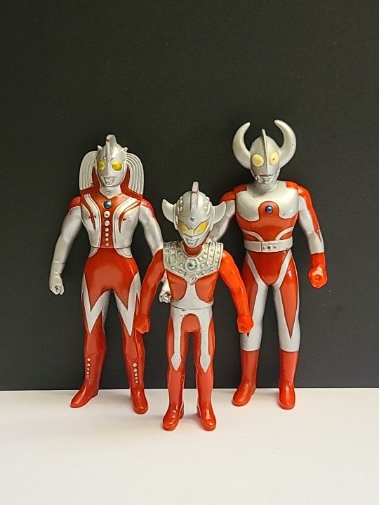VINTAGE Bandai ULTRAMAN FATHER & MOTHER and TARO COMBO Ultraman Series Figures