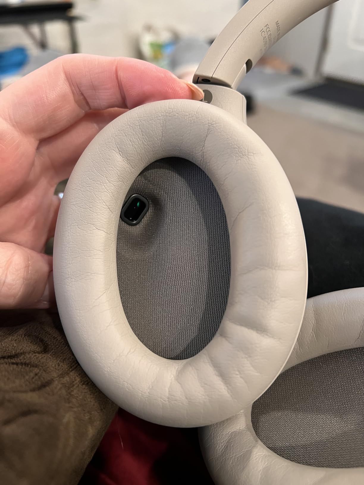 Headphones, Samsung, normal wear