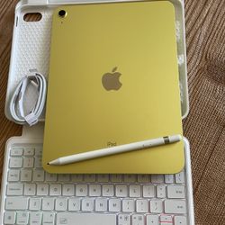 Apple iPad 10th Generation 256GB  With  Keyboard case and Pencil 
