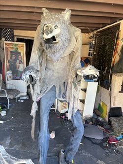 Towering Werewolf Animatronic