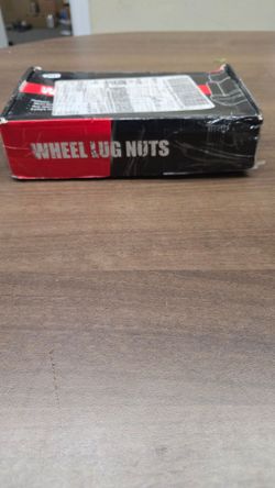 Wheel Lug Nuts Set in Box 14x1.5