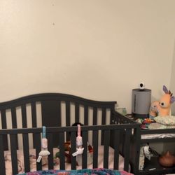 Graco Solano 5-in-1 Crib and Changing Table With Storage