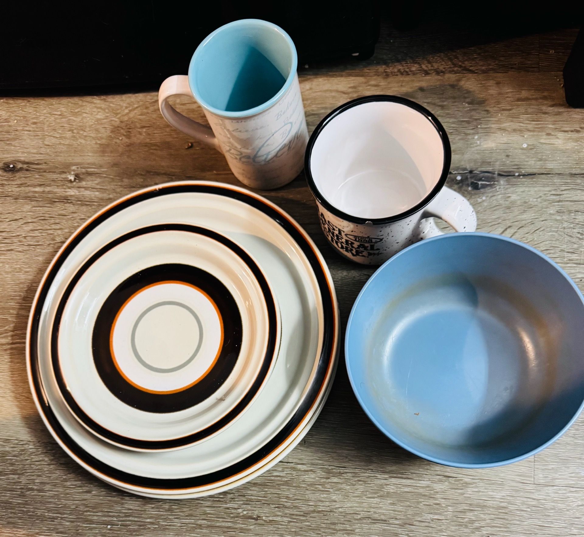 Dishes - Haniwa Stoneware Dinner & Appetizer Plates set of 4 + 2 Mugs + 2 Plastic Bowls $5 for all