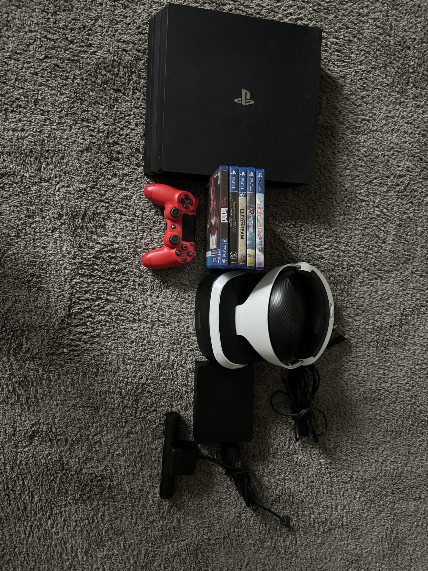 PS4 CONOLE w VR HEADSET/VR AIM CONTROLLER 