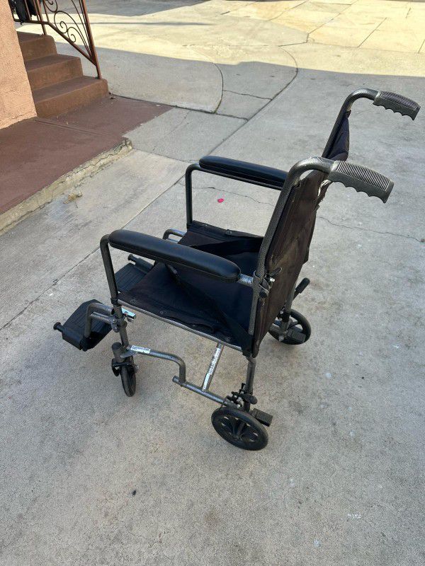 18 Inches Wide Transport/// Wheelchair In Excellent Condition Easy To Fold 