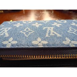 Authentic  Monogram Deniem Louis Vuitton Zippy Wallet🔥🔥