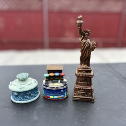 Souvenirs/ Decor 