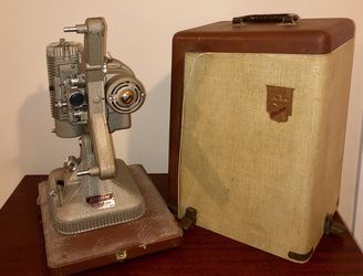 Vtg 1950s Keystone Regal K109 8MM Movie Projector with Case Film