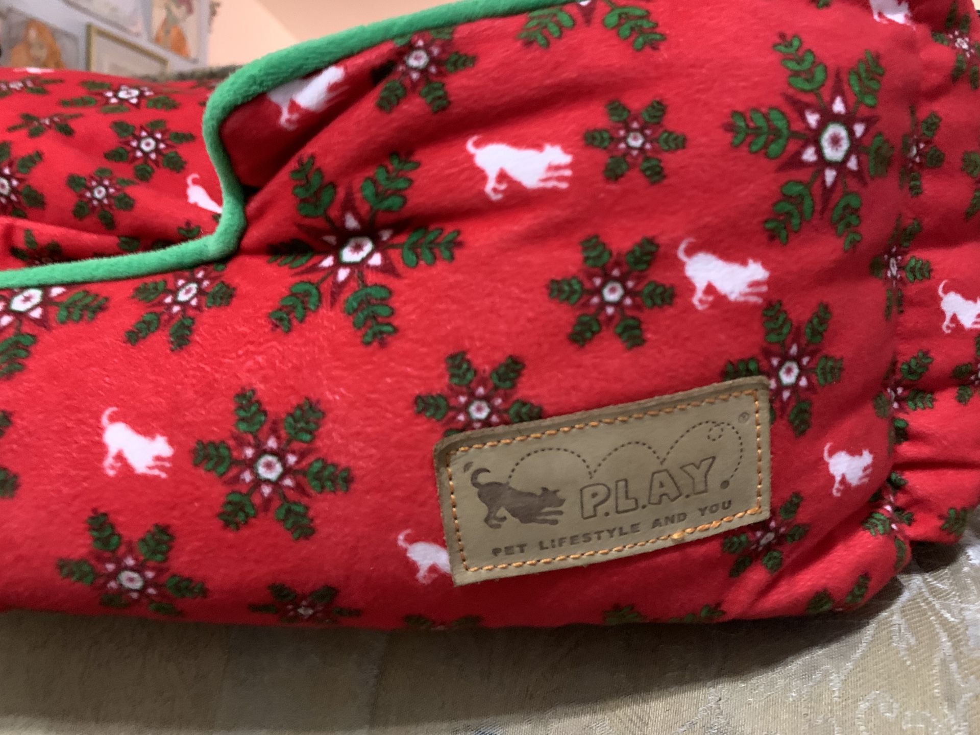 P.L.A.Y. Winter dog bed with matching smaller pillow bed