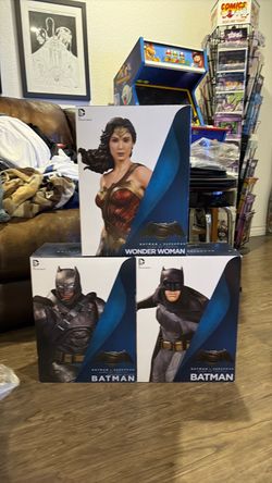 Batman v Superman statue lot of 3 new