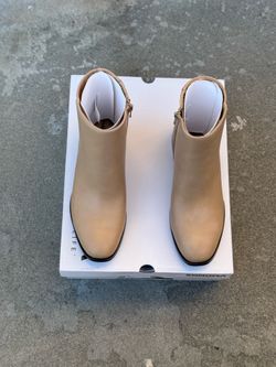 New Women’s Tan/Caramel Ankle Boots - Size 7.5