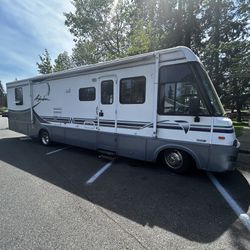 1998 Winnebago 33ft Slide Out Low-miles Rear-bed Extra Clean
