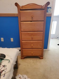 Children's Chest If Drawers.