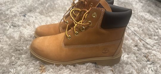 Gently used size 5.5Y boys timberland boots
