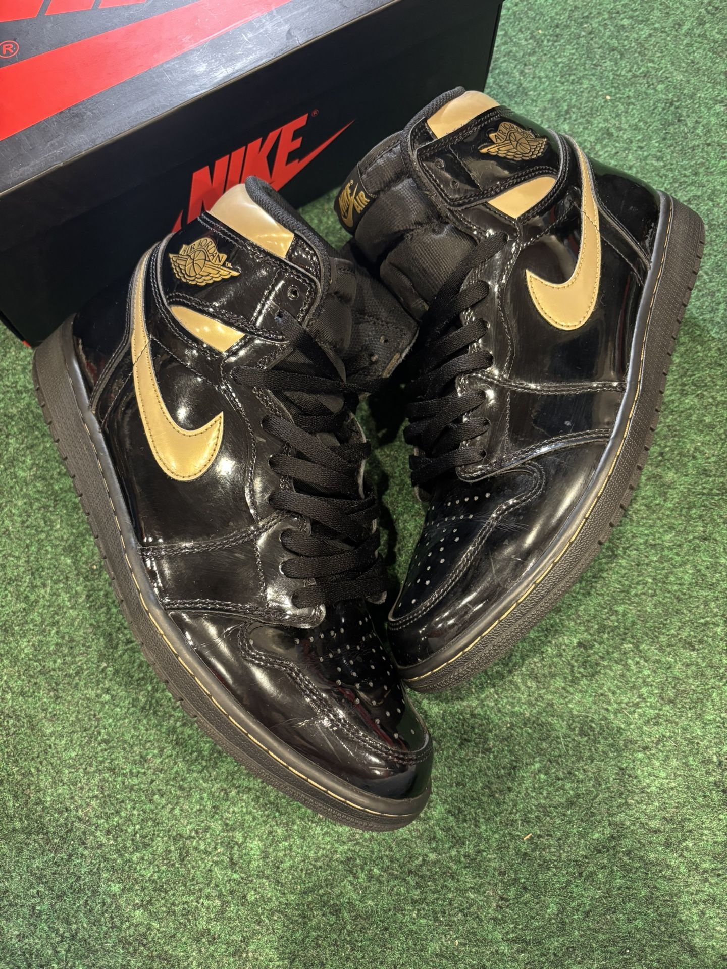 JORDAN 1 HIGH BLACK METALLIC GOLD SIZE 12