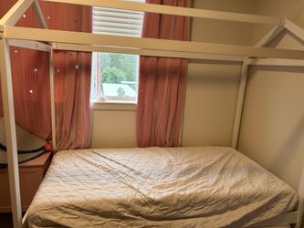 Twin canopy Tundle bed