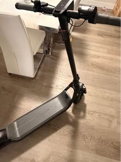 NIU KQi 100F Electric Scooter – Like New – New Rear Tire – $340 OBO