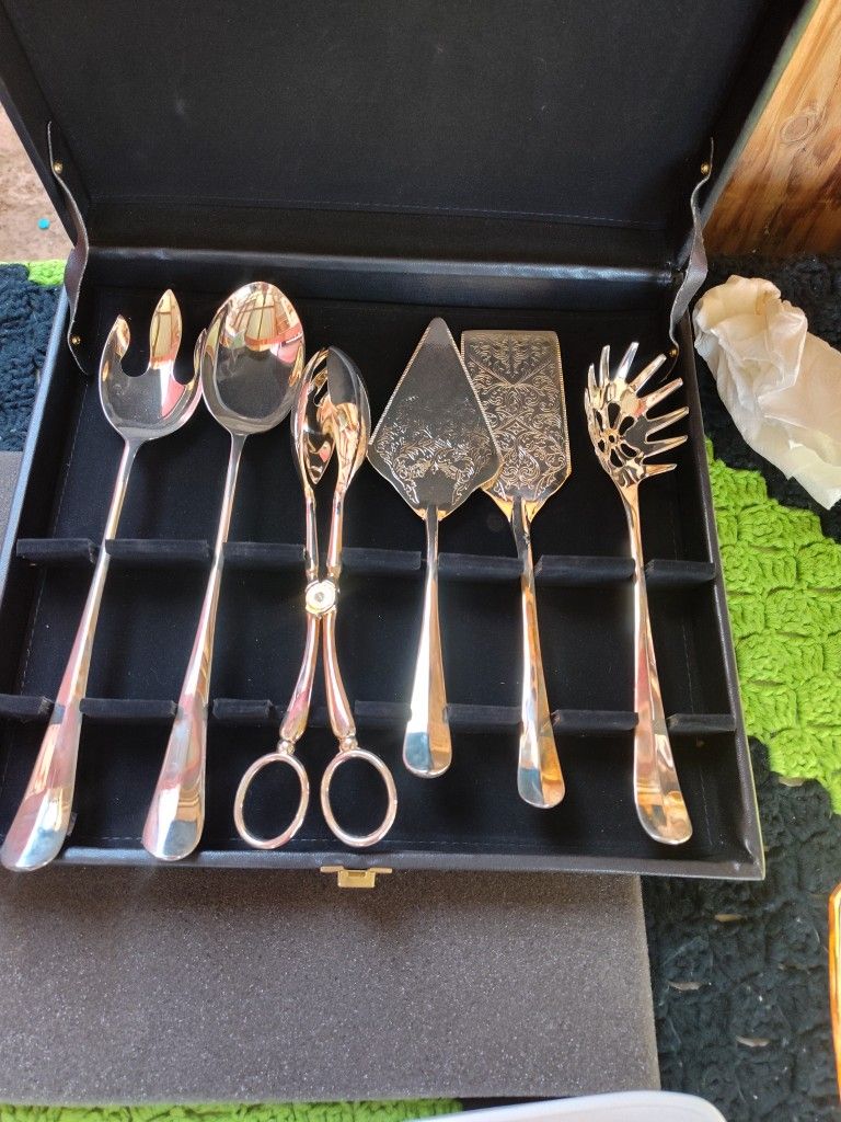 6 Piece Silver Plated Serveware in Box
Just in time for the holidays.