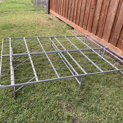 Mantua Premium Platform Bed Base in Silver, Queen / Two Twins (H: 14” X W: 80” X L: 60”)