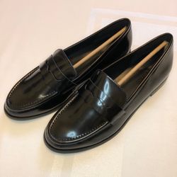 Women’s Banana Republic Leather Penny Loafers Size 6 NEW
