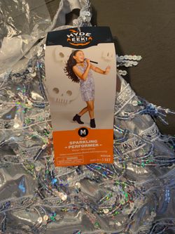 New Girl costume size m 8 years old