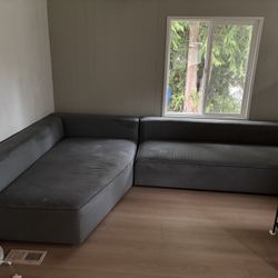 LOW PRICE MOVING- ROOM AND BOARD $3,500 + TAX + ($800 shipping) LARGE OASIS SECTIONAL COUCH
