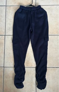 joggers tipo cargo de color azul marino, "stacked" en talla S juniors