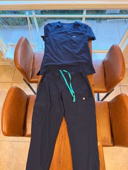 FIGS  FREE x Scrub Top and Bottom Navy Size S and XS